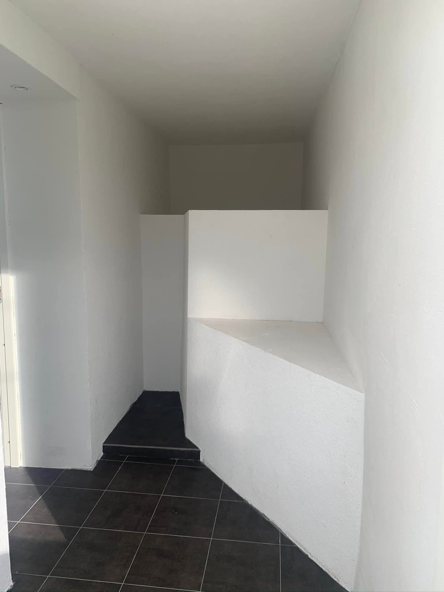 Innvendig renovering i Drammen: Fullstendig ombygging og modernisering av underetasjen i pilleboksen. - bilde 1
