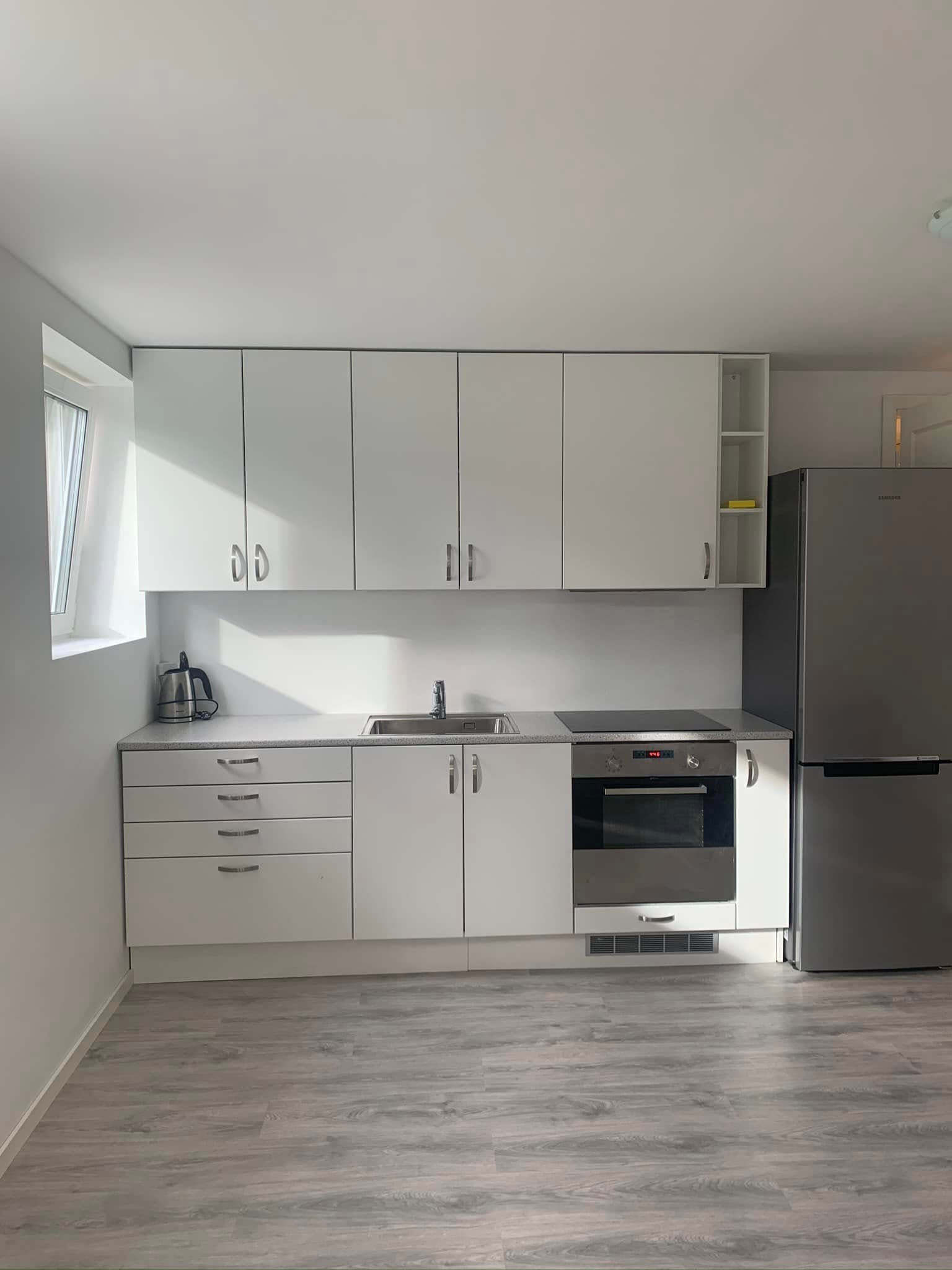 Innvendig renovering i Drammen: Fullstendig ombygging og modernisering av underetasjen i pilleboksen. - bilde 4